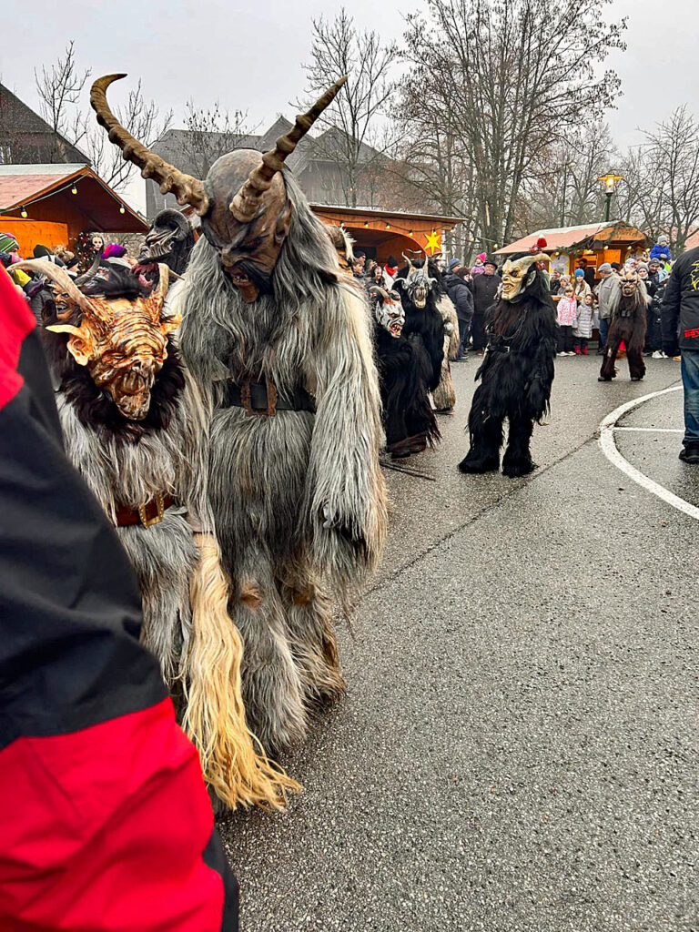 Kinderkrampuslauf in Obertrum am See, 1. Dezember 2024 | Salzburger Schiachpercht'n und Krampusse