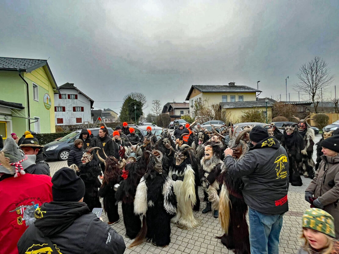 Kinderkrampuslauf in Obertrum am See, 1. Dezember 2024 | Salzburger Schiachpercht'n und Krampusse