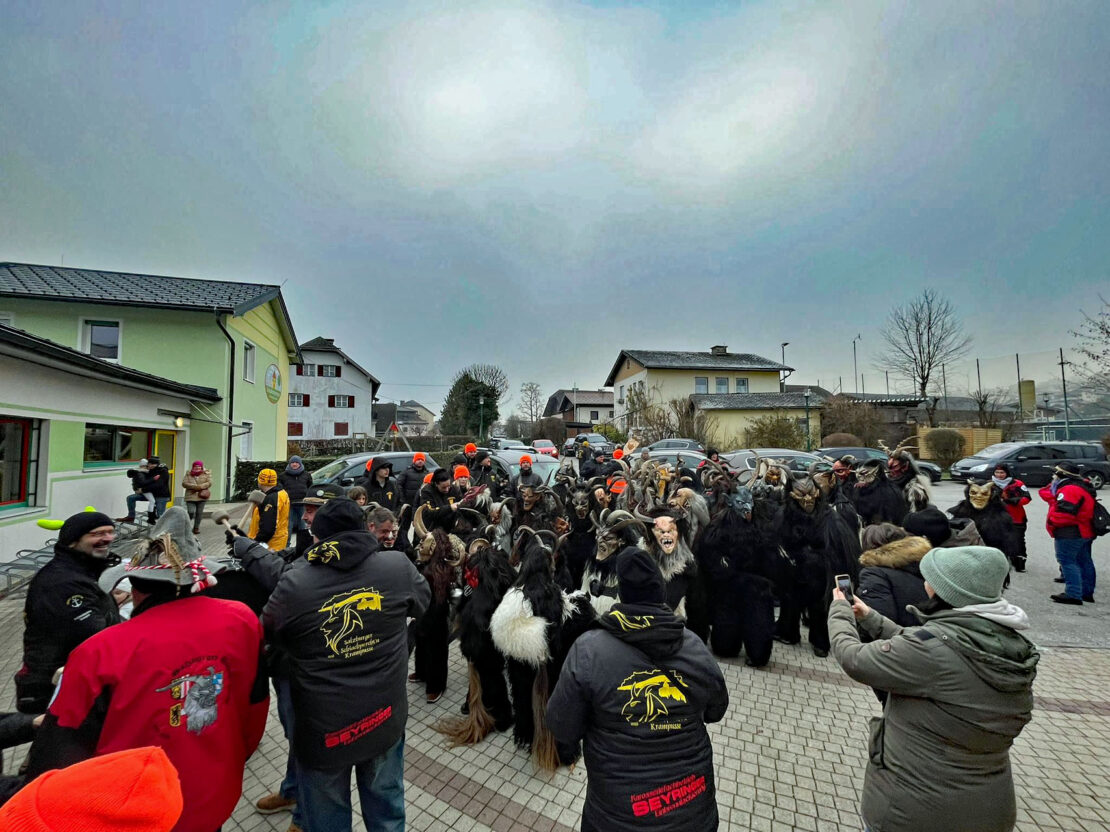 Kinderkrampuslauf in Obertrum am See, 1. Dezember 2024 | Salzburger Schiachpercht'n und Krampusse