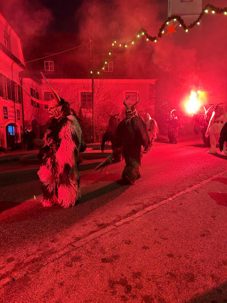 Krampuslauf in Obertrum am See, 1. Dezember 2024 | Salzburger Schiachpercht'n und Krampusse