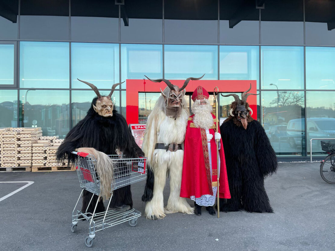 Besuch beim Sparmarkt Bergheim, 30. November 2024, Salzburger Schiachpercht'n & Krampusse