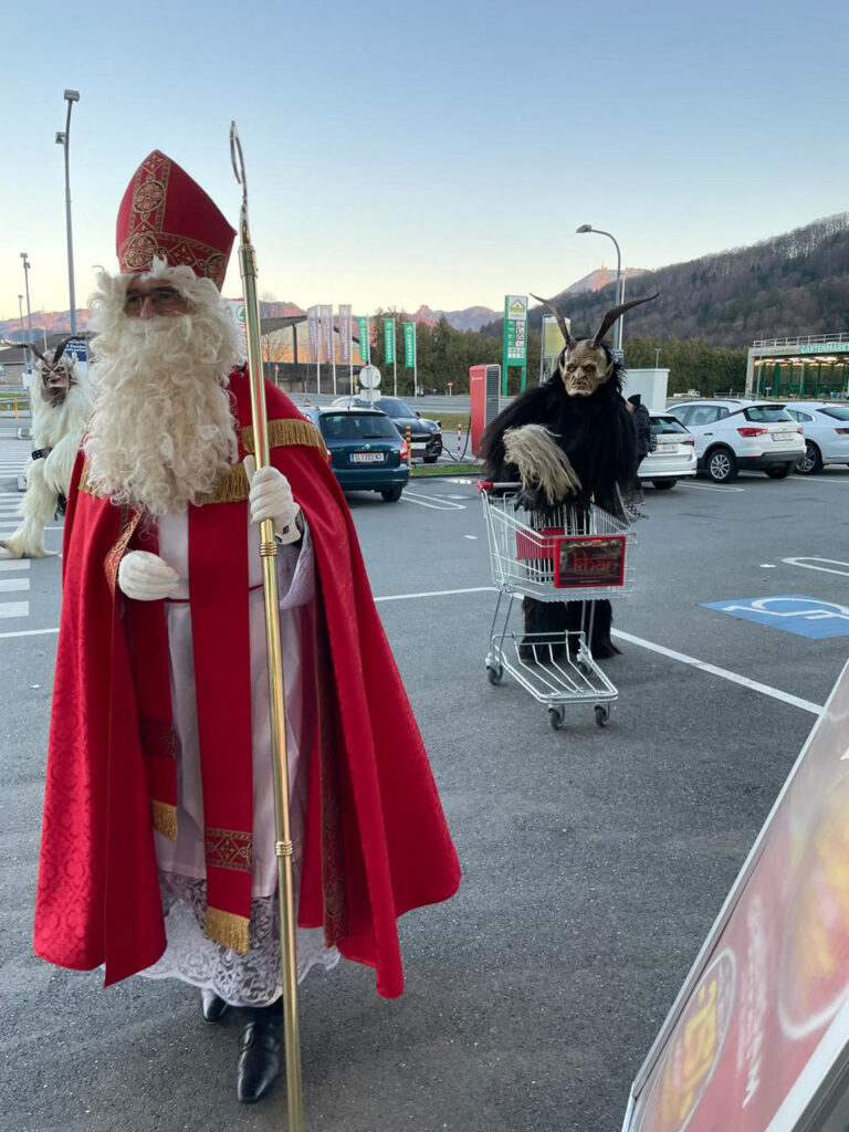 Besuch beim Sparmarkt Bergheim, 30. November 2024, Salzburger Schiachpercht'n & Krampusse