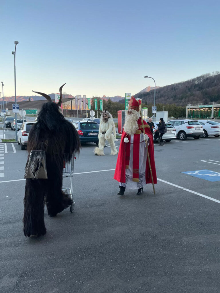 Besuch beim Sparmarkt Bergheim, 30. November 2024, Salzburger Schiachpercht'n & Krampusse