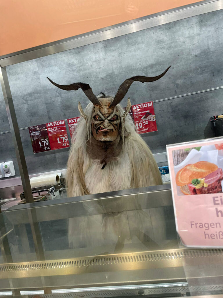 Besuch beim Sparmarkt Bergheim, 30. November 2024, Salzburger Schiachpercht'n & Krampusse