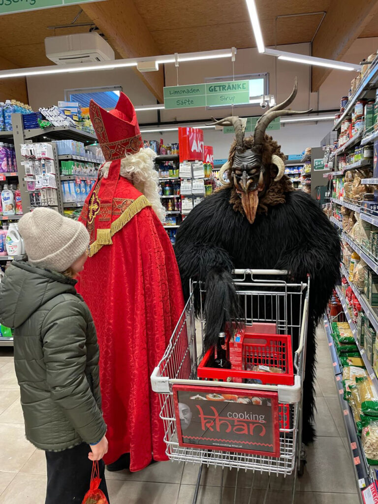 Besuch beim Sparmarkt Bergheim, 30. November 2024, Salzburger Schiachpercht'n & Krampusse