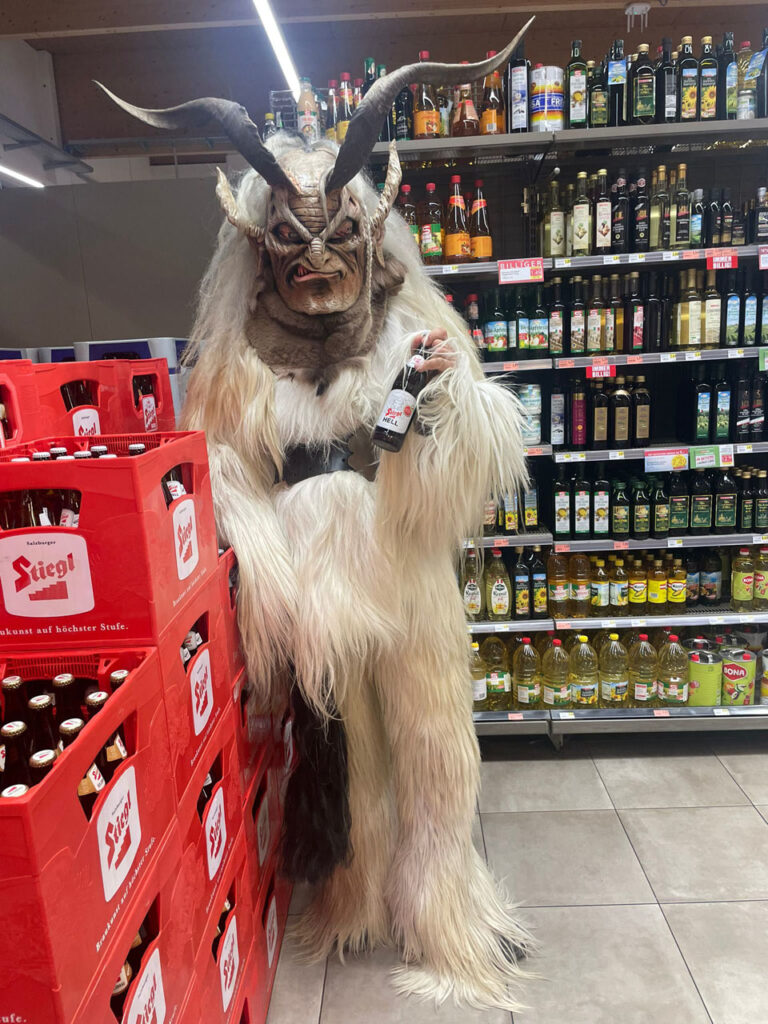 Besuch beim Sparmarkt Bergheim, 30. November 2024, Salzburger Schiachpercht'n & Krampusse