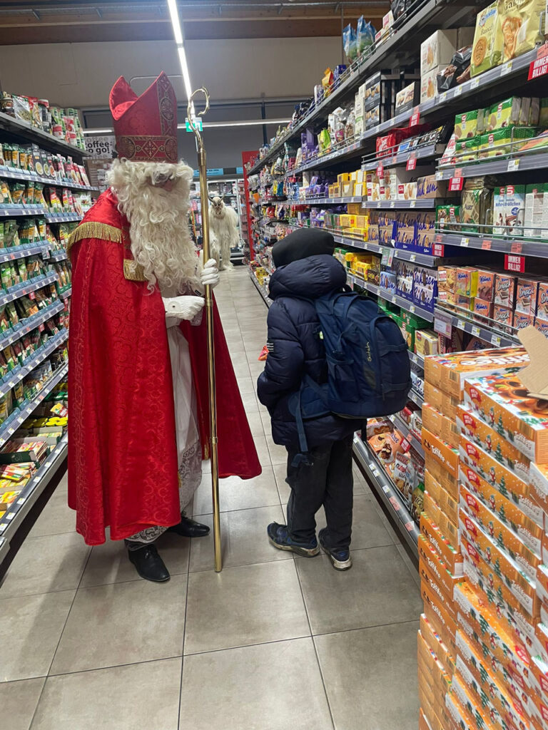 Besuch beim Sparmarkt Bergheim, 30. November 2024, Salzburger Schiachpercht'n & Krampusse