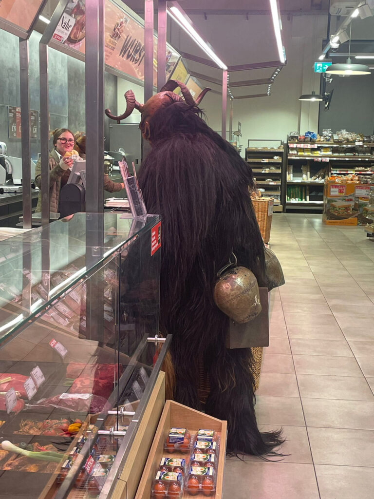 Besuch beim Sparmarkt Bergheim, 30. November 2024, Salzburger Schiachpercht'n & Krampusse