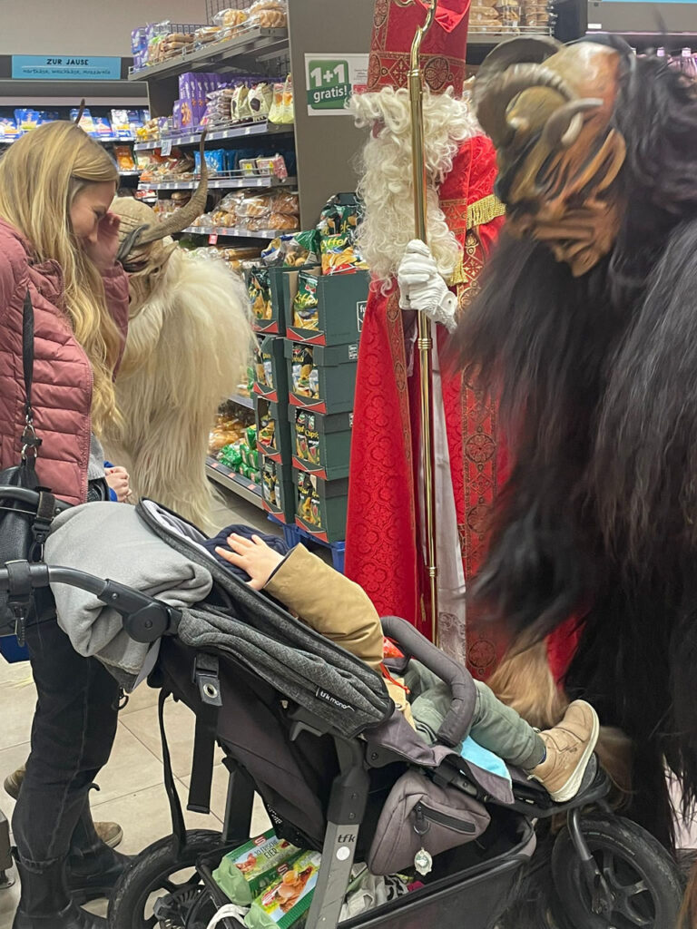 Besuch beim Sparmarkt Bergheim, 30. November 2024, Salzburger Schiachpercht'n & Krampusse