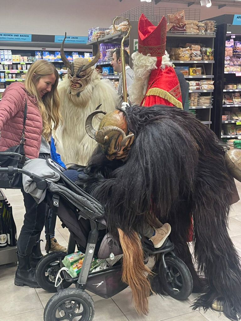 Besuch beim Sparmarkt Bergheim, 30. November 2024, Salzburger Schiachpercht'n & Krampusse