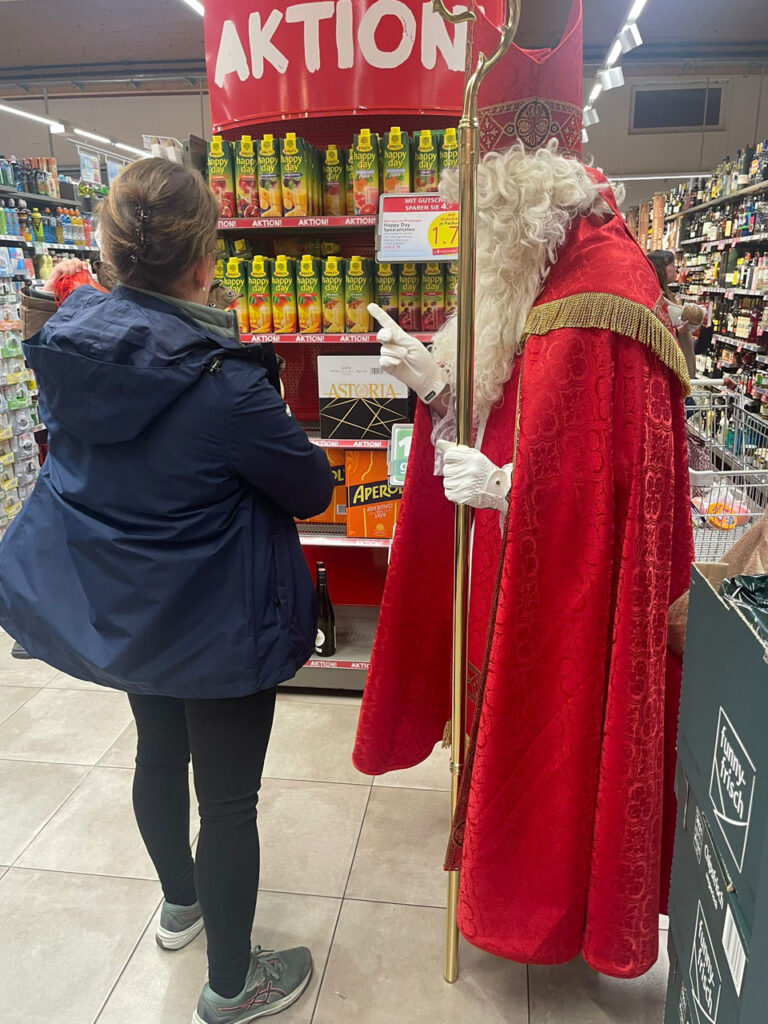 Besuch beim Sparmarkt Bergheim, 30. November 2024, Salzburger Schiachpercht'n & Krampusse