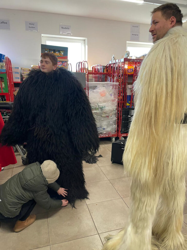 Besuch beim Sparmarkt Bergheim, 30. November 2024, Salzburger Schiachpercht'n & Krampusse