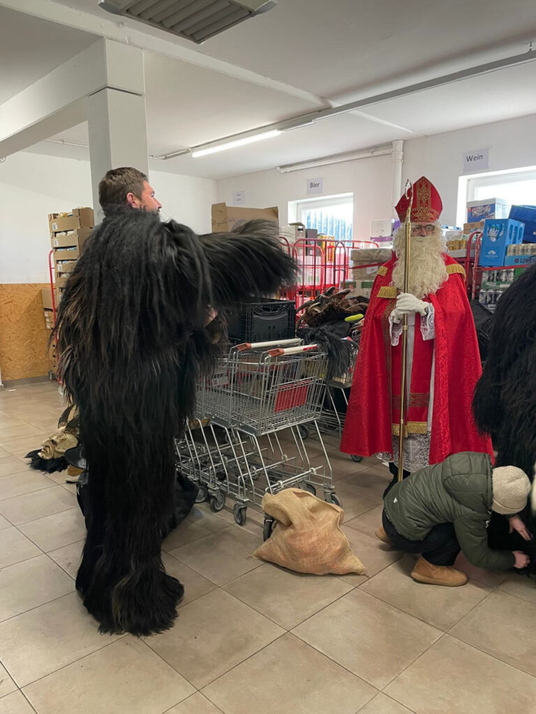 Besuch beim Sparmarkt Bergheim, 30. November 2024, Salzburger Schiachpercht'n & Krampusse