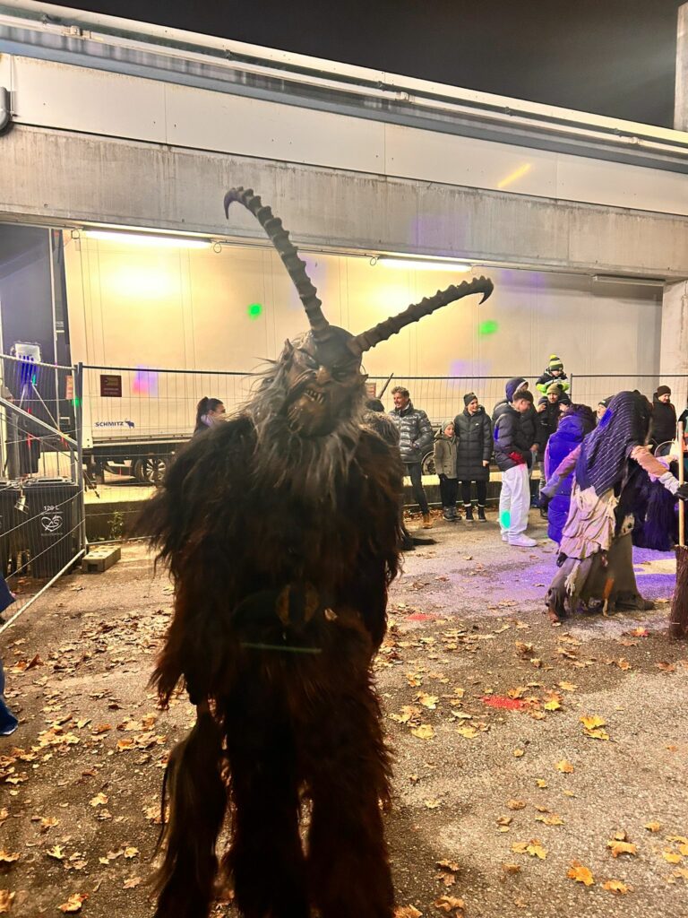 3. familiärer Krampusrummel in Liefering der Wilden Teufel Salzburg vom 22. 11. 2025