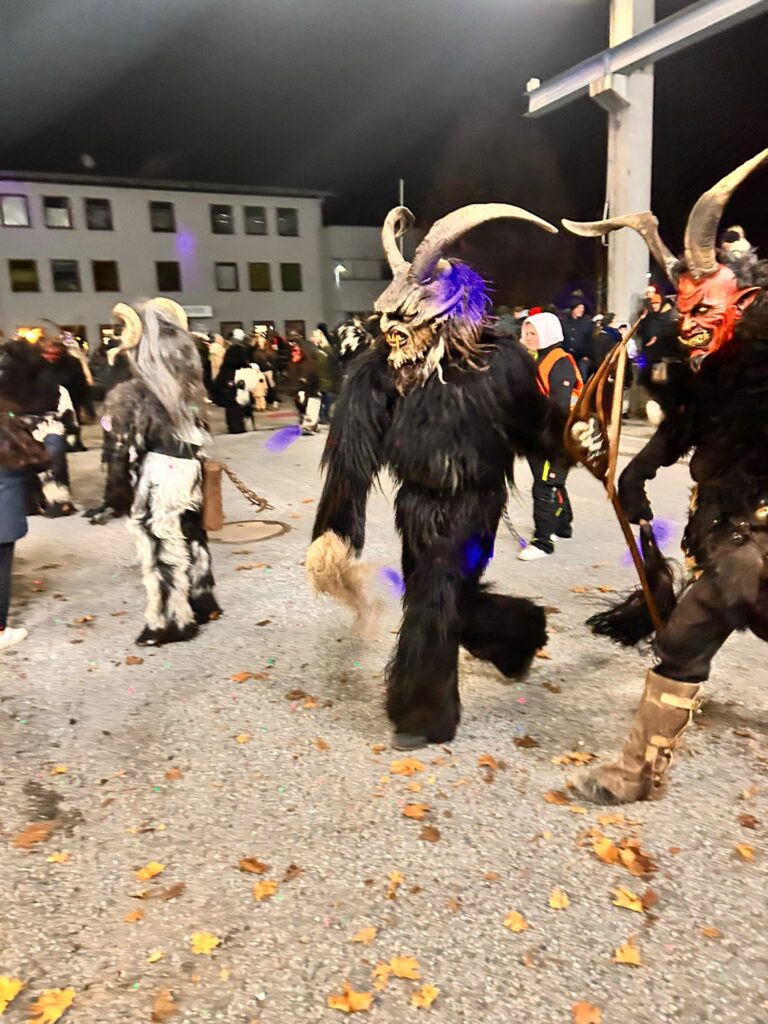 3. familiärer Krampusrummel in Liefering der Wilden Teufel Salzburg vom 22. 11. 2025
