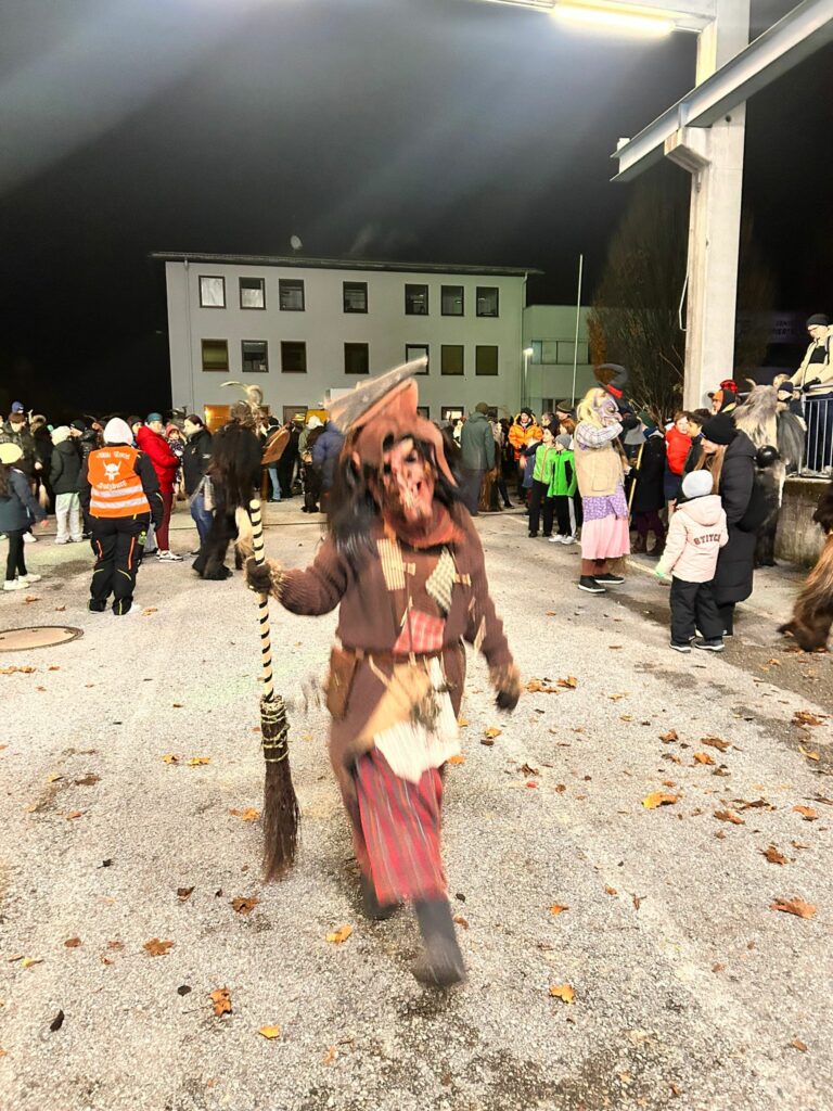 3. familiärer Krampusrummel in Liefering der Wilden Teufel Salzburg vom 22. 11. 2025