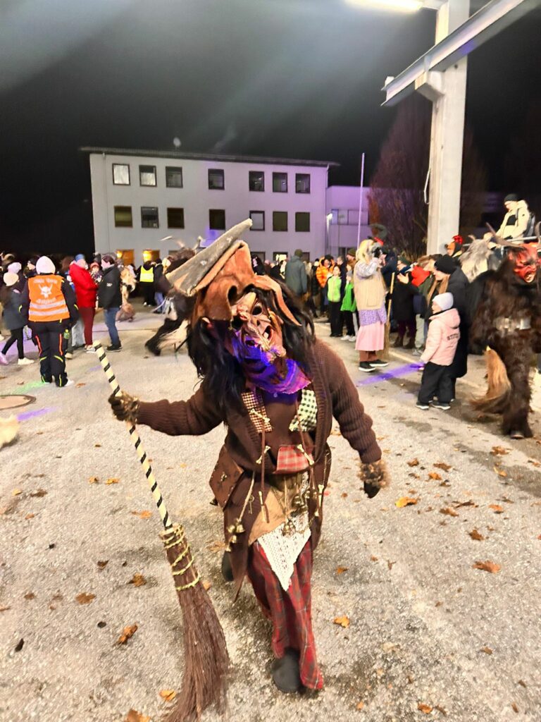 3. familiärer Krampusrummel in Liefering der Wilden Teufel Salzburg vom 22. 11. 2025
