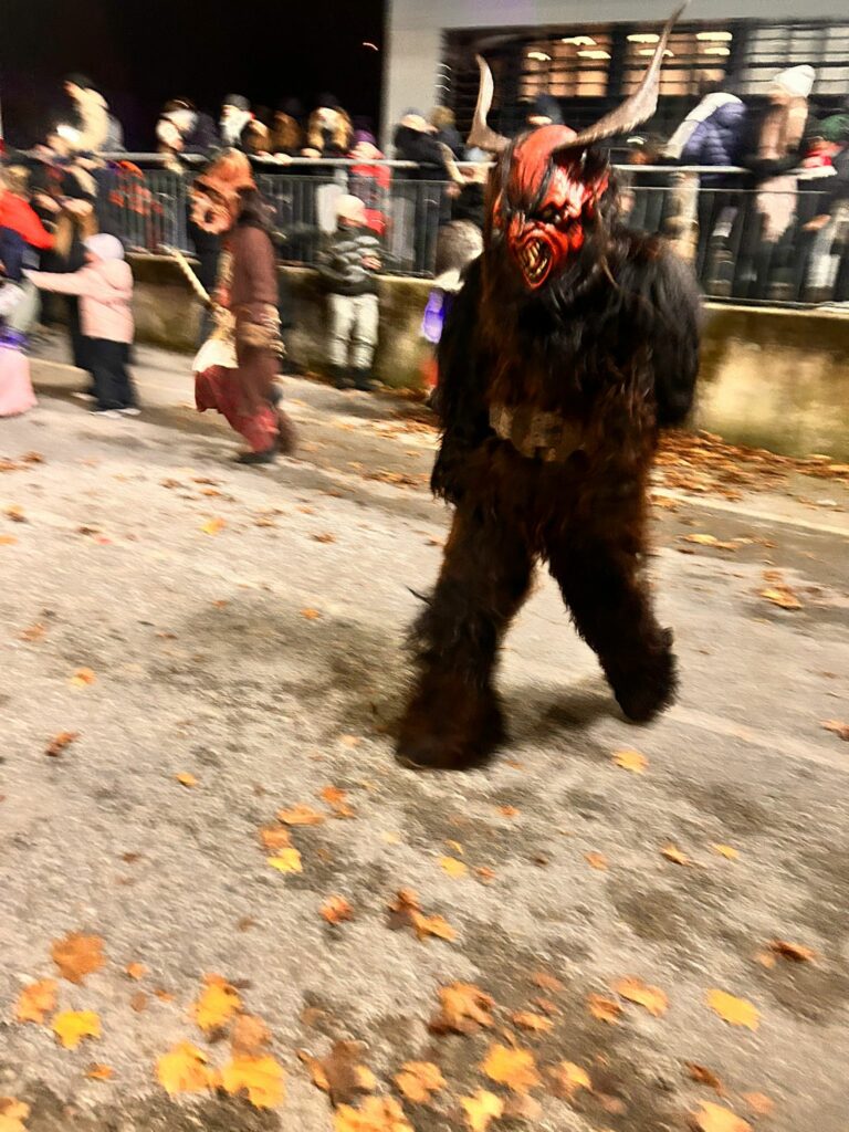 3. familiärer Krampusrummel in Liefering der Wilden Teufel Salzburg vom 22. 11. 2025