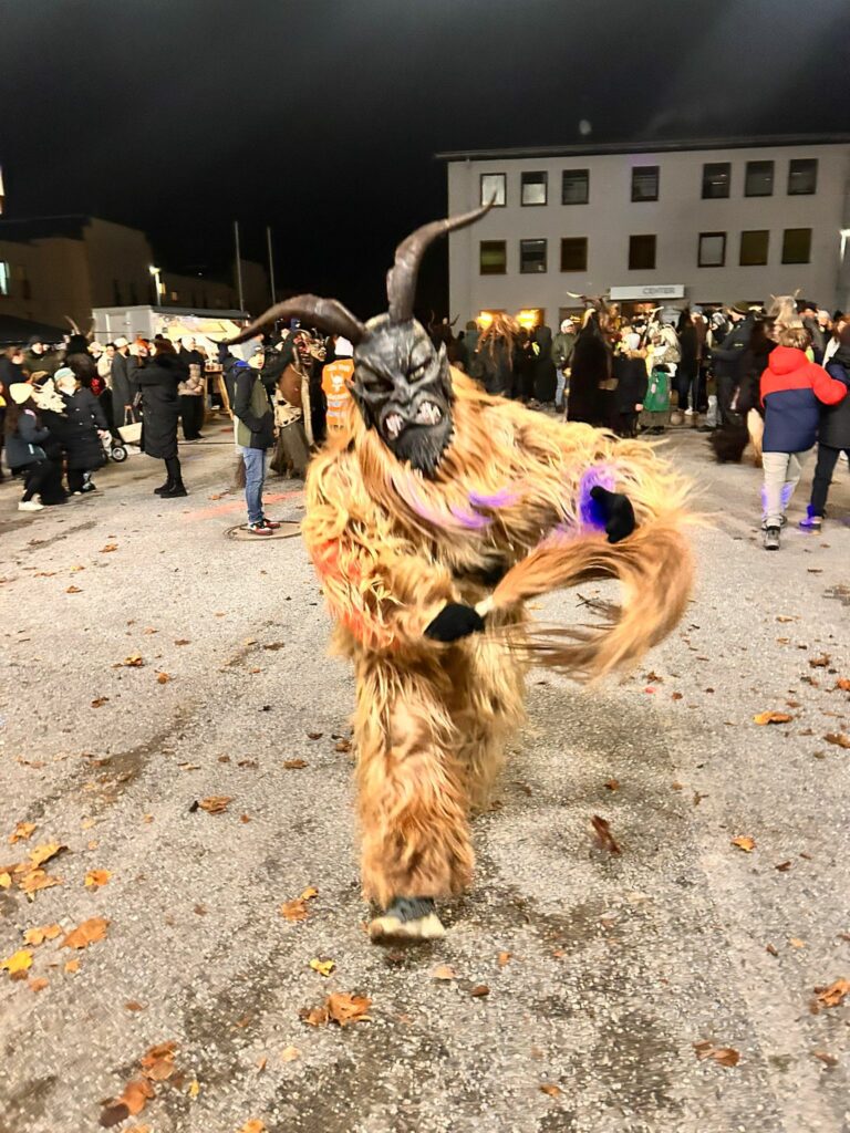 3. familiärer Krampusrummel in Liefering der Wilden Teufel Salzburg vom 22. 11. 2025