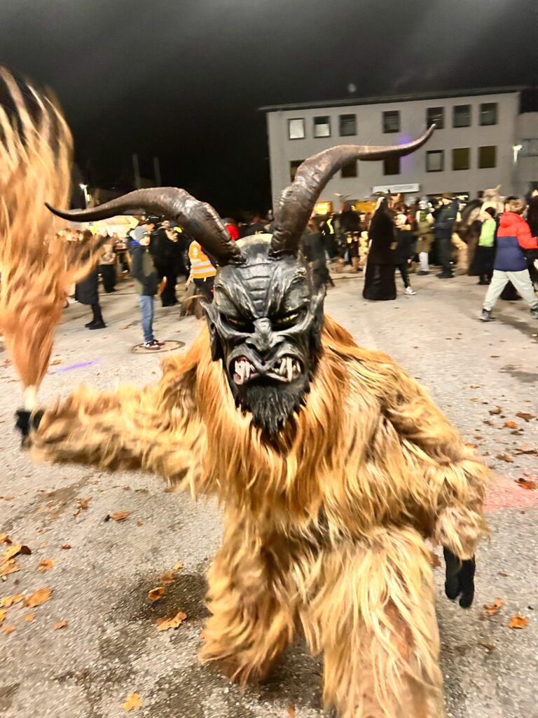 3. familiärer Krampusrummel in Liefering der Wilden Teufel Salzburg vom 22. 11. 2025