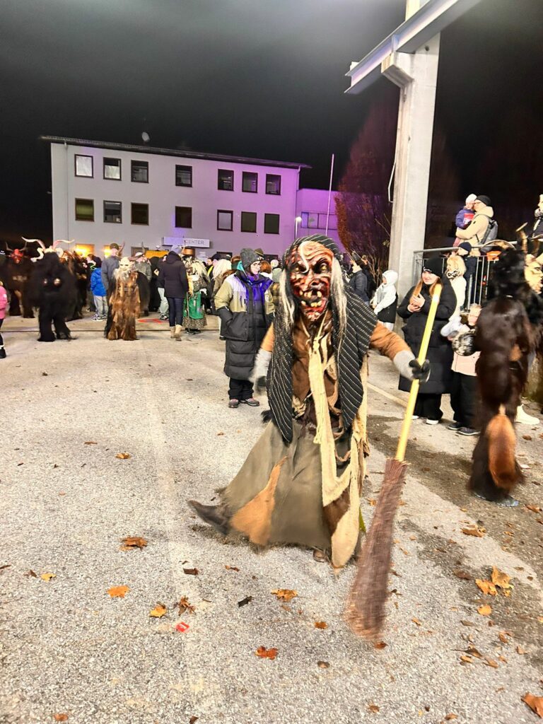 3. familiärer Krampusrummel in Liefering der Wilden Teufel Salzburg vom 22. 11. 2025